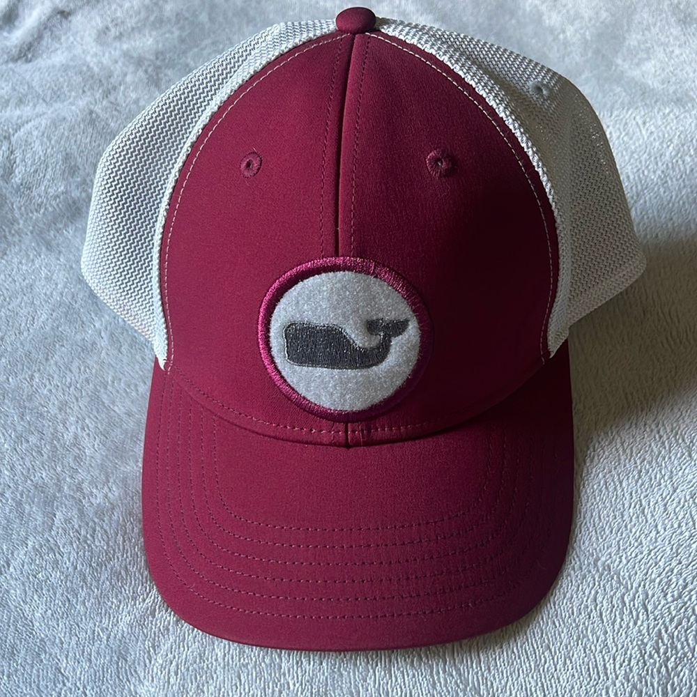NWOT Vineyard Vines One Size Crimson Whale Dot Performance Trucker Hat